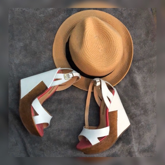 White, beige with pink accents wedge sandals - Picture 2 of 8